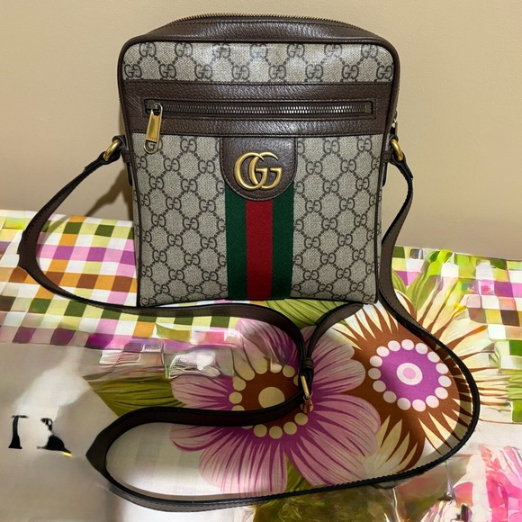 Gucci Side Bag - Like New - Picture 2 of 7